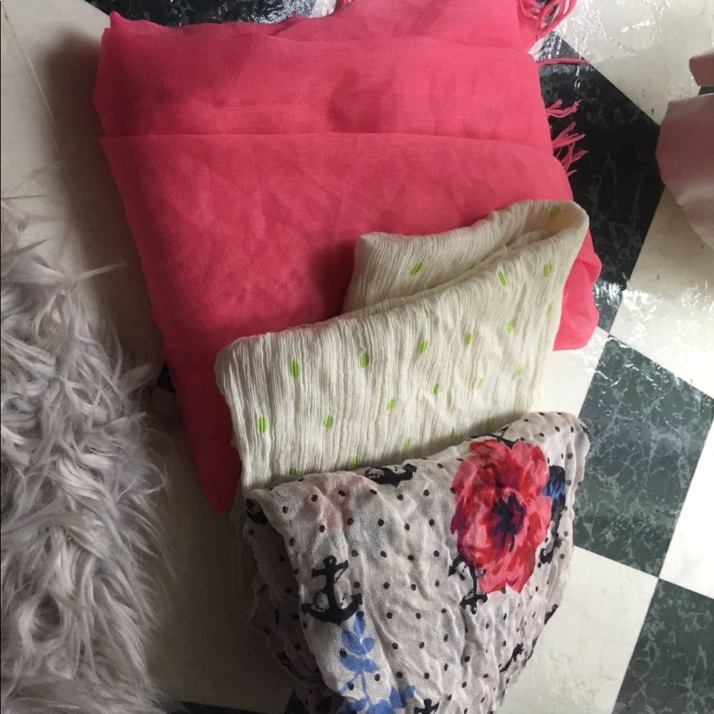 Scarves assorted 5.00 a pc